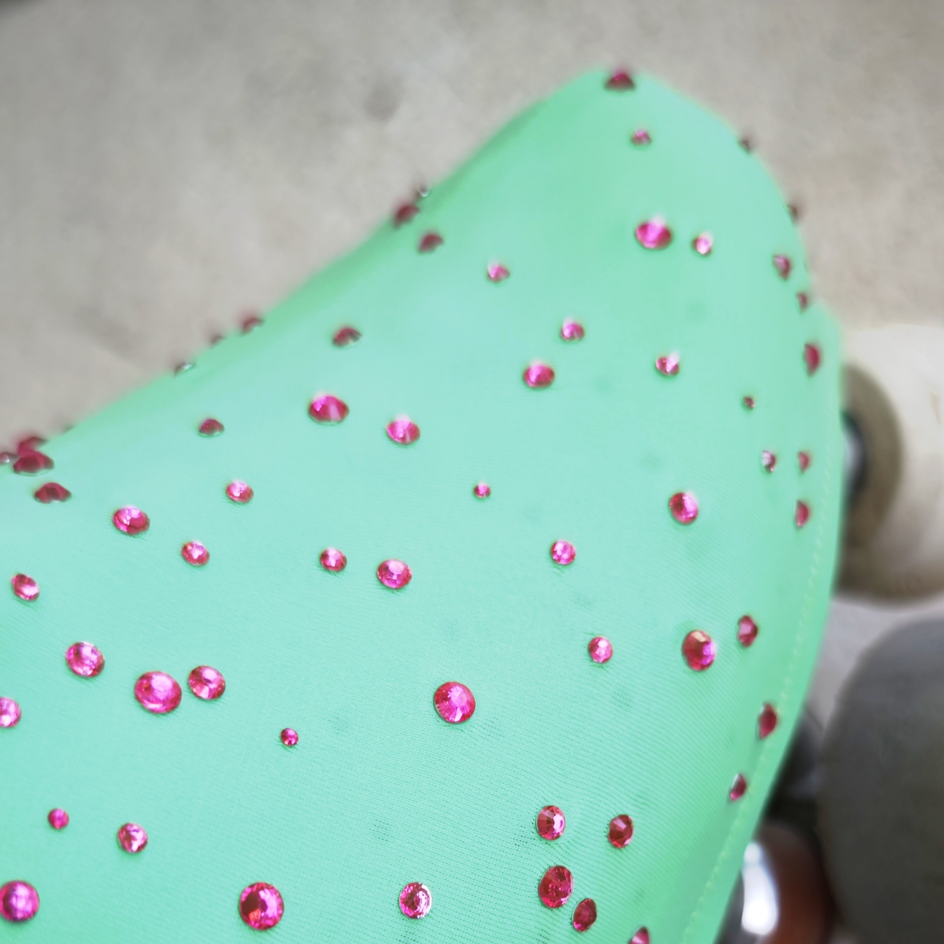 Verde clarito brillantitos rosas - Fundas de Patín - Imagen 4