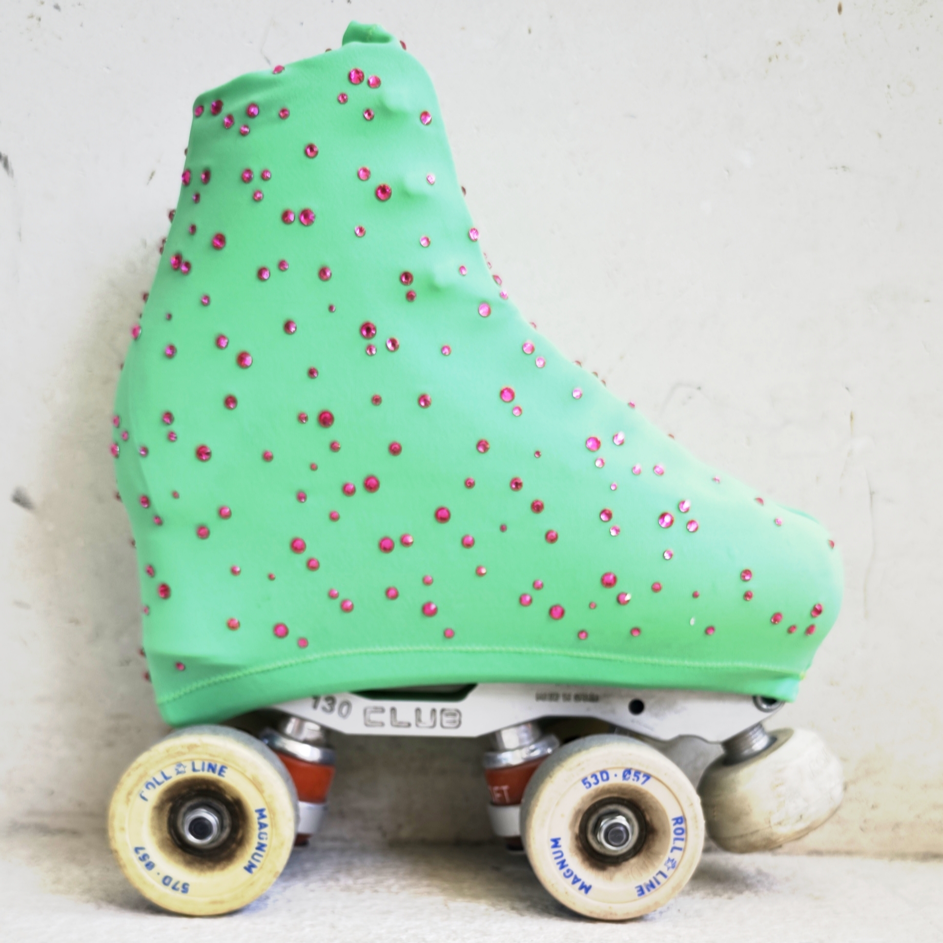 Verde clarito brillantitos rosas – Fundas de Patín