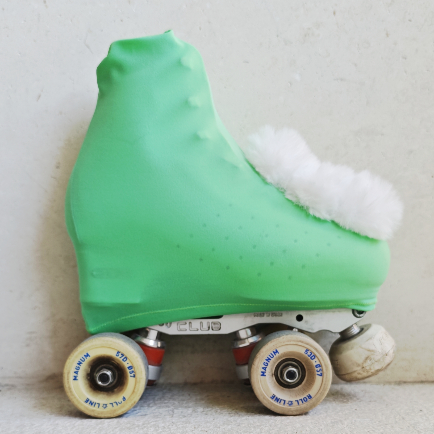 Verde clarito 3 pompones grandes blancos