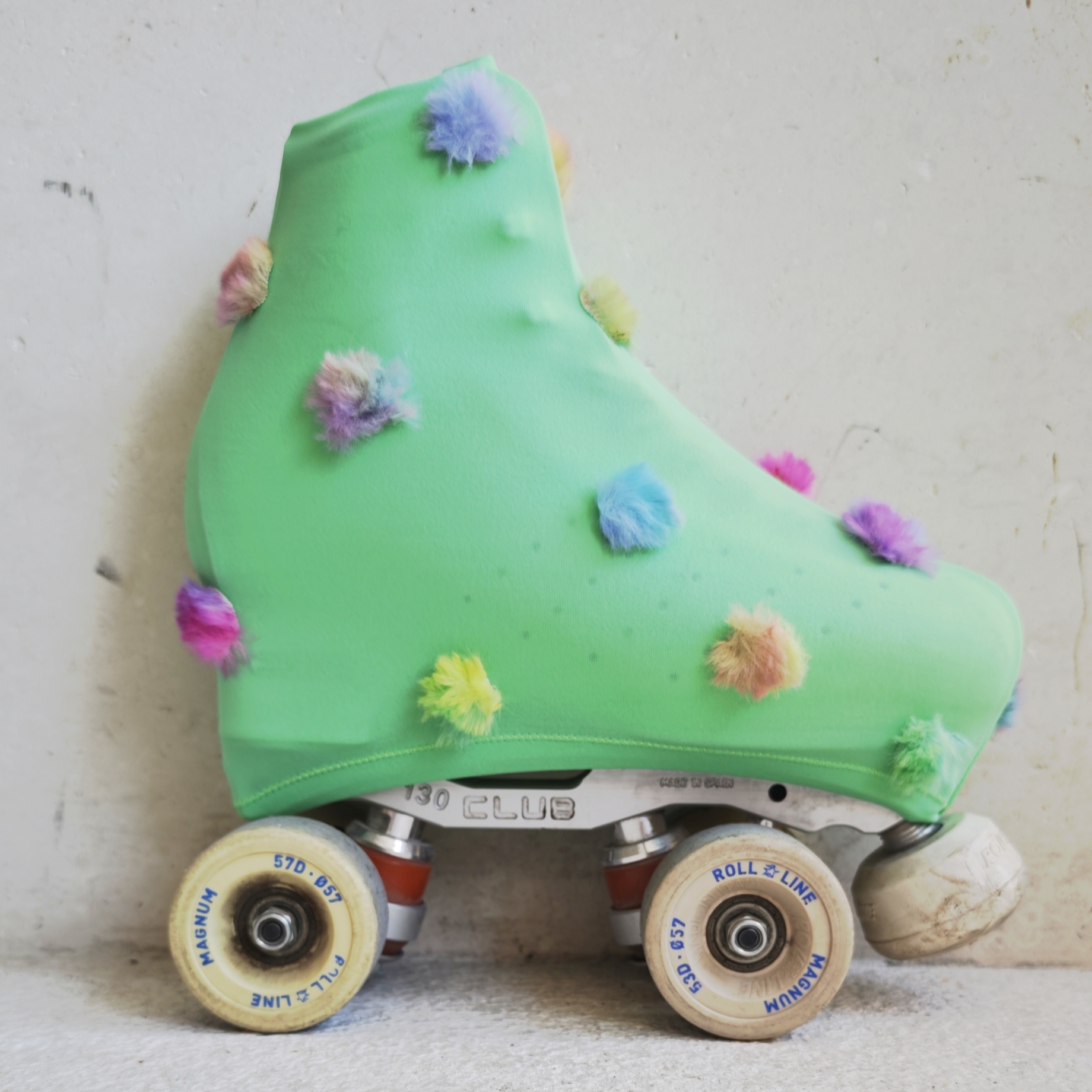 Verde clarito pompones pequeños de colores – Fundas de Patín